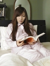 Hitomi Tsukishiro gets horny and uses toy