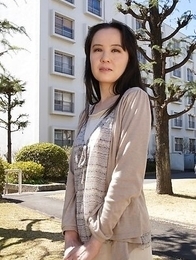Junko Nishimura is an Asian lady presenting