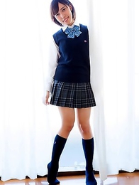 Busty Japan teen Fujikawa Reina in schoolgirl uniform