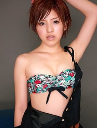 Erina Matsui racy babe shows juicy titties in colorful bra