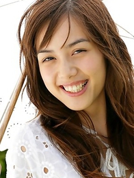 Rola Chen takes clothes off under umbrella in the park