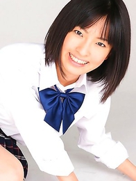 An Mashiro shows nasty behind under school uniform skirt