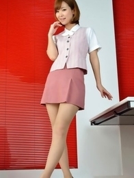 Ichika Nishimura is such elegant lady in office outfit