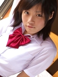 Airi Sakuragi takes uniform skirt off and shows naughty bum